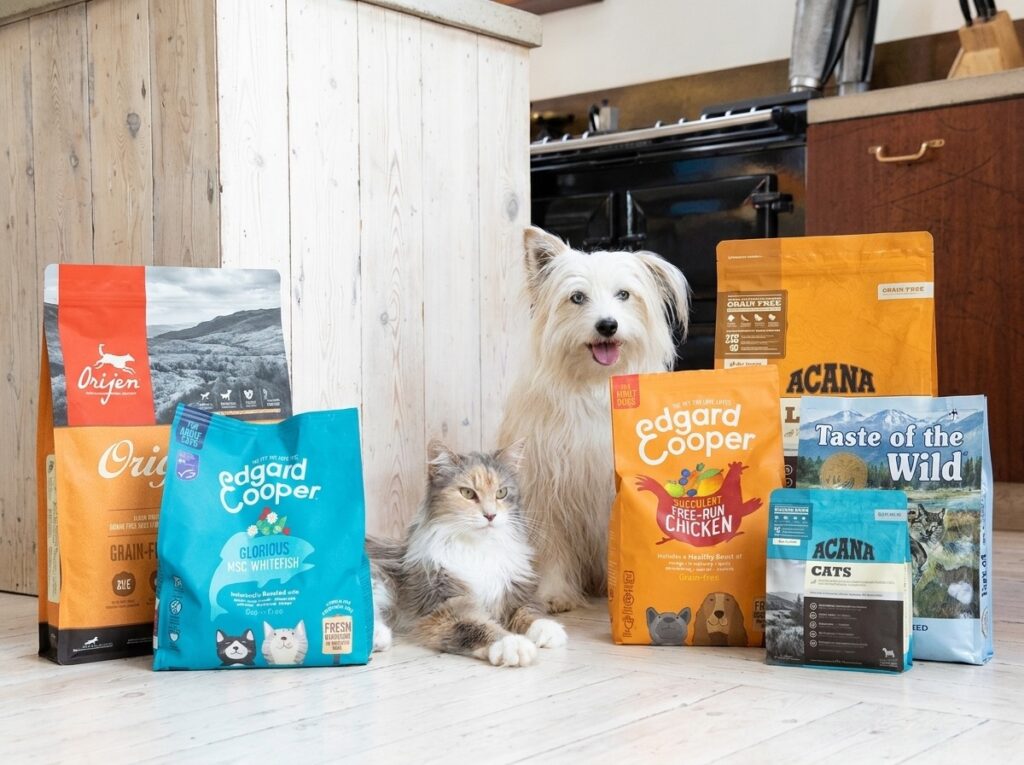 Sélection de croquettes premium sans céréales pour chiens et chats, disponibles à l’Animalerie Delbard Le Porge
